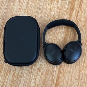 Bose Black Wired Headphones with Case